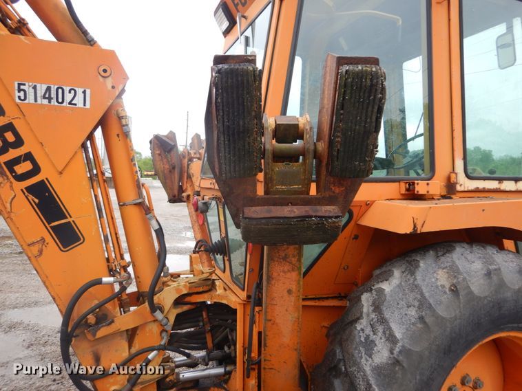 image for item IT9020 Ford DF8111  backhoe