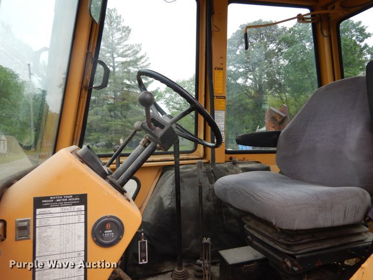 image for item IT9020 Ford DF8111  backhoe