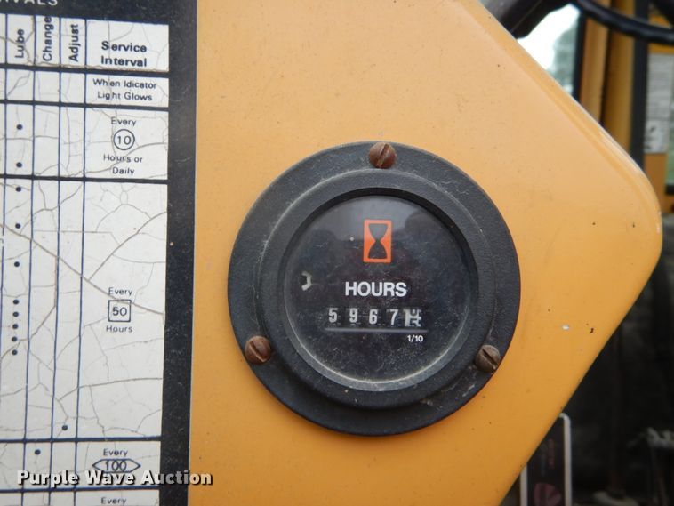 image for item IT9020 Ford DF8111  backhoe