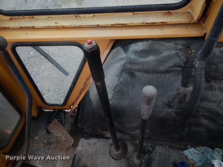 image for item IT9020 Ford DF8111  backhoe