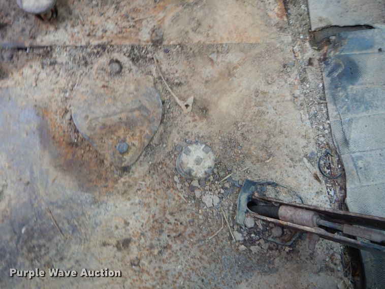 image for item IT9020 Ford DF8111  backhoe