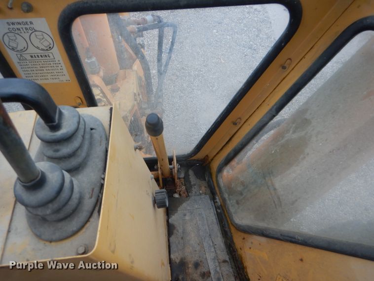 image for item IT9020 Ford DF8111  backhoe