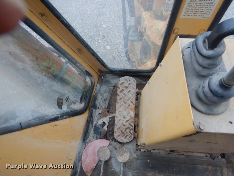 image for item IT9020 Ford DF8111  backhoe