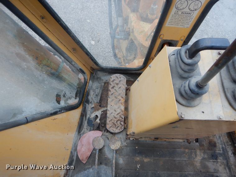 image for item IT9020 Ford DF8111  backhoe