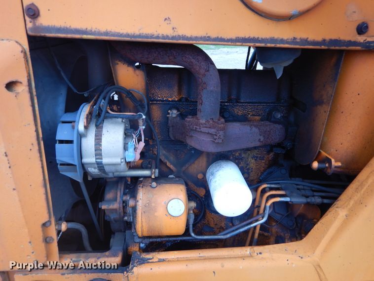 image for item IT9020 Ford DF8111  backhoe