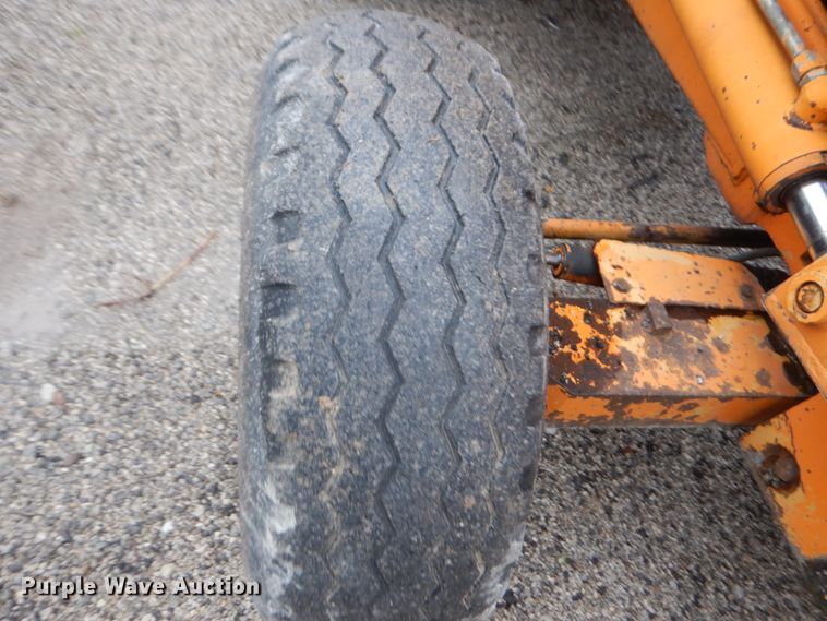 image for item IT9020 Ford DF8111  backhoe