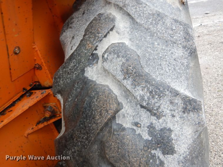 image for item IT9020 Ford DF8111  backhoe