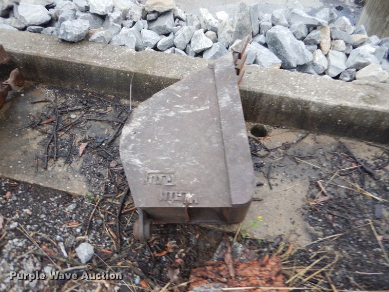 image for item IT9020 Ford DF8111  backhoe