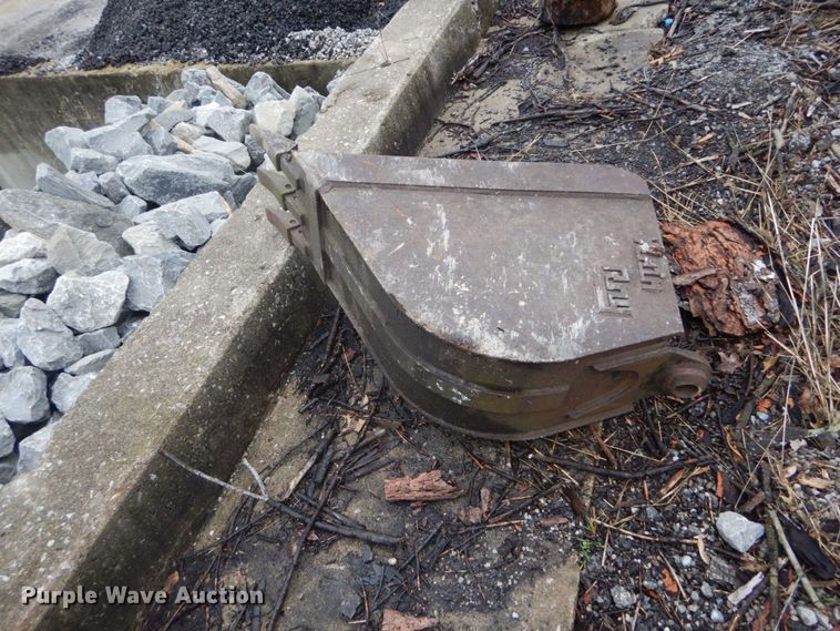 image for item IT9020 Ford DF8111  backhoe