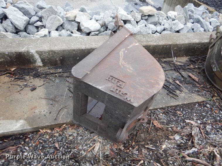 image for item IT9020 Ford DF8111  backhoe