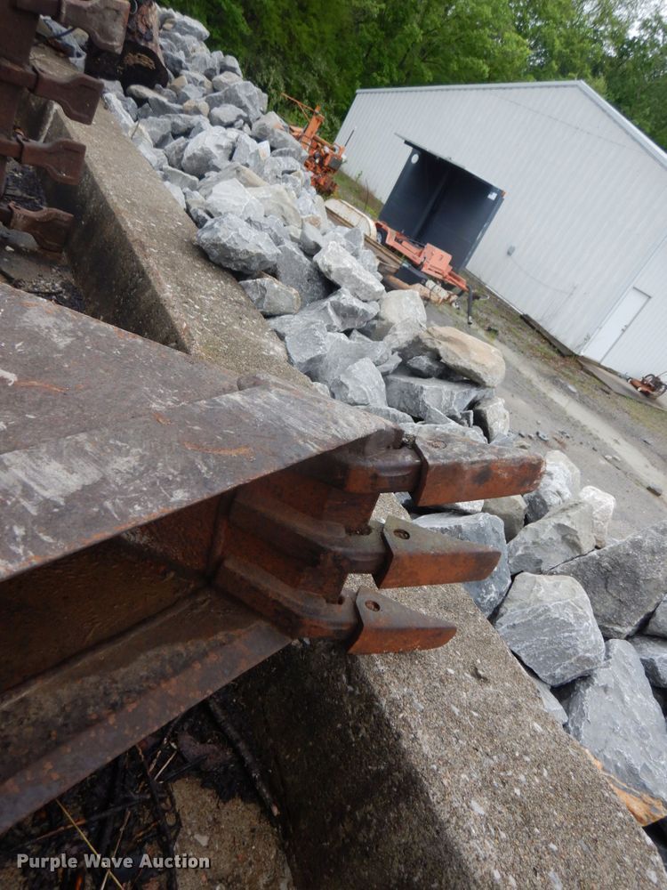 image for item IT9020 Ford DF8111  backhoe