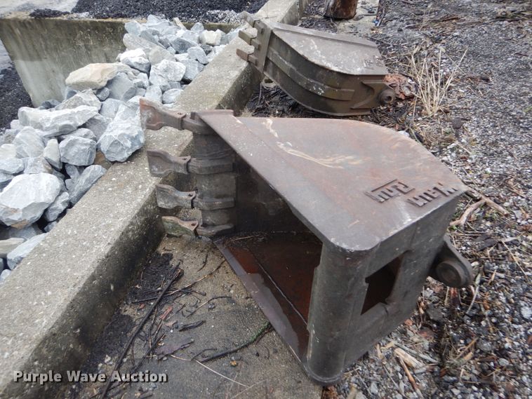 image for item IT9020 Ford DF8111  backhoe