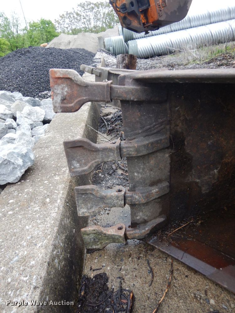 image for item IT9020 Ford DF8111  backhoe