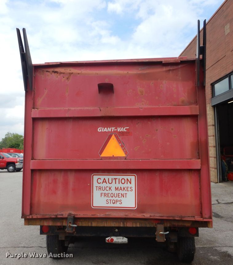 image for item IT9102 Giant-vac SP122HPE  leaf vacuum