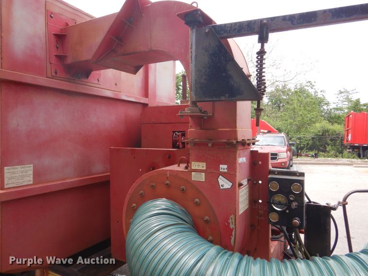 image for item IT9102 Giant-vac SP122HPE  leaf vacuum