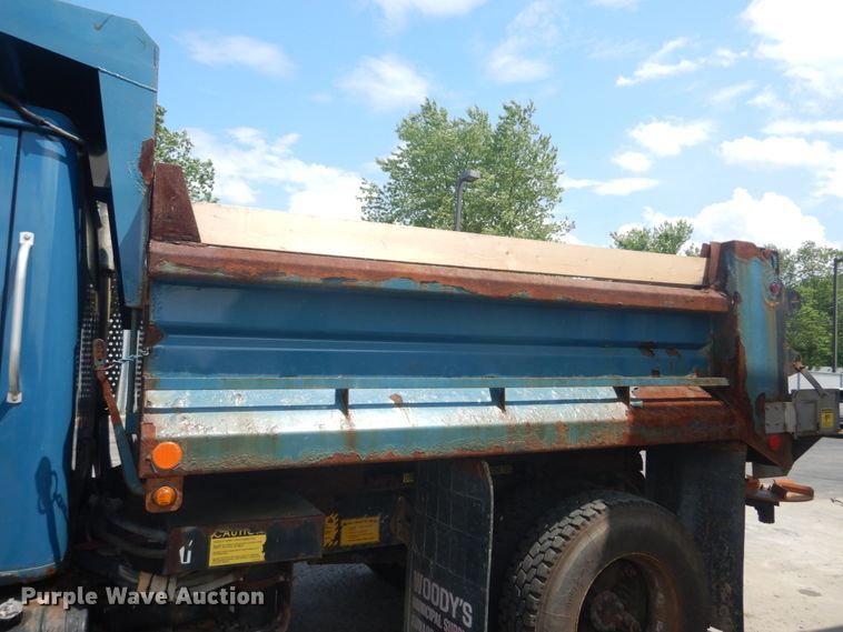 image for item IT9108 1994 International 4900  dump truck