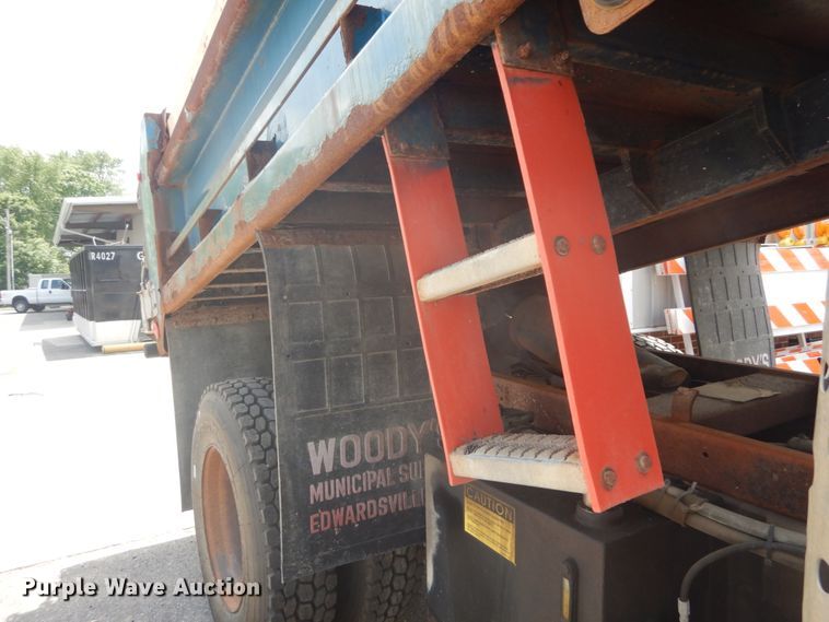 image for item IT9108 1994 International 4900  dump truck