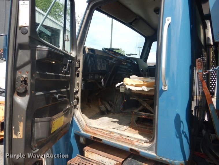 image for item IT9108 1994 International 4900  dump truck