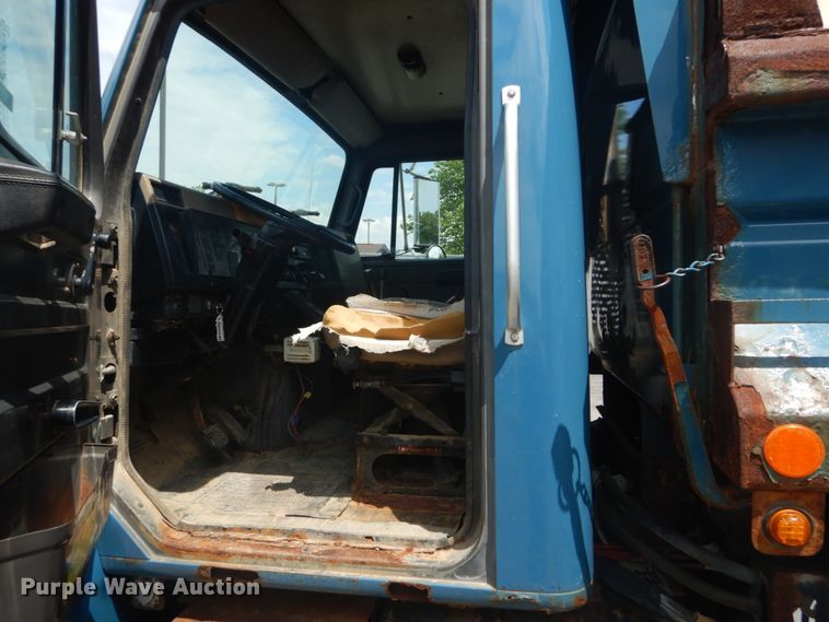 image for item IT9108 1994 International 4900  dump truck