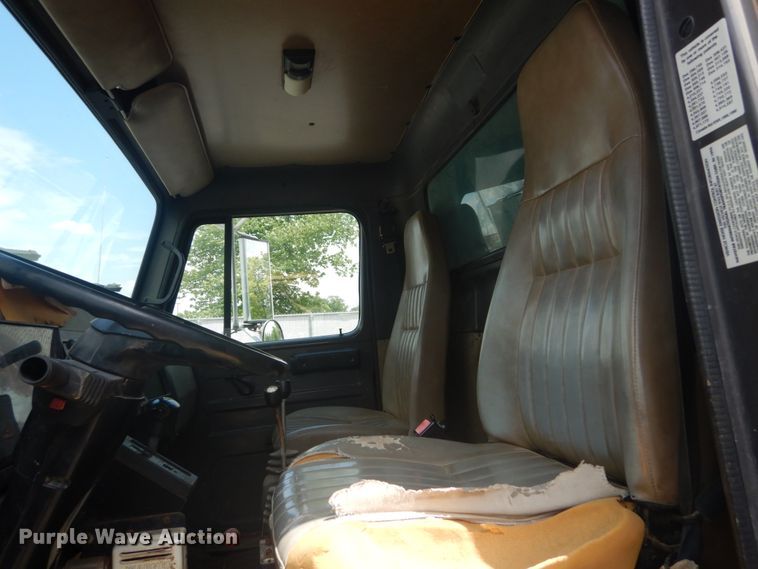 image for item IT9108 1994 International 4900  dump truck