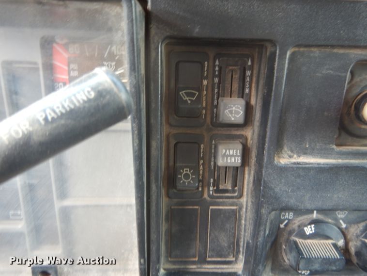 image for item IT9108 1994 International 4900  dump truck