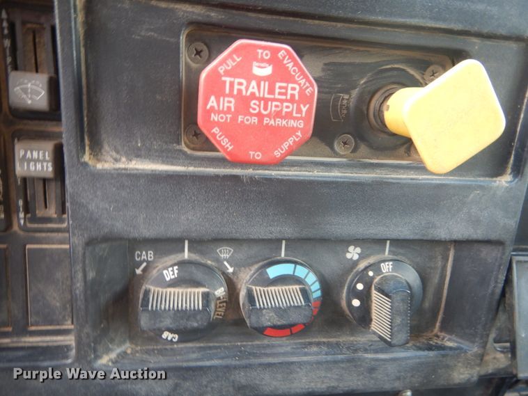 image for item IT9108 1994 International 4900  dump truck