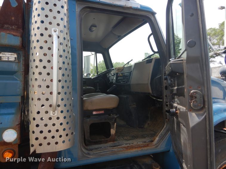 image for item IT9108 1994 International 4900  dump truck