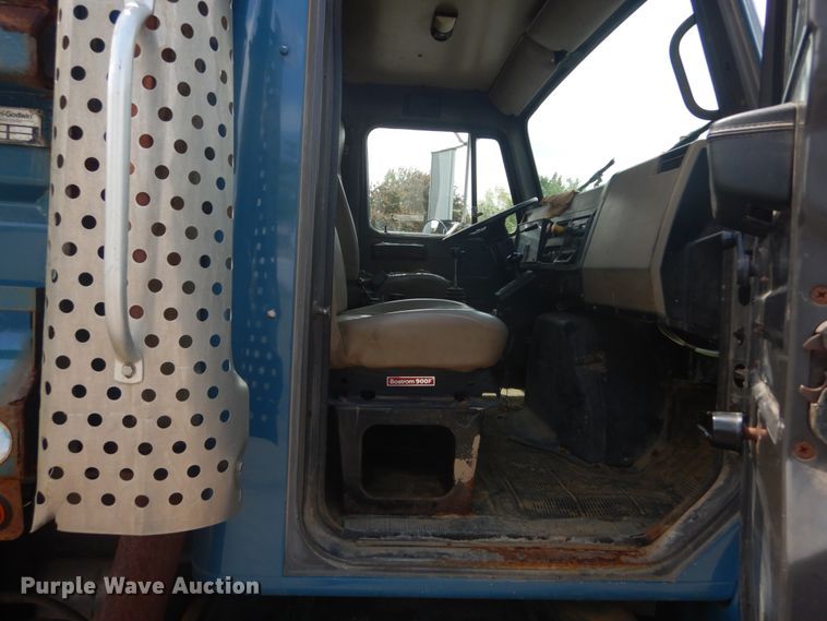 image for item IT9108 1994 International 4900  dump truck