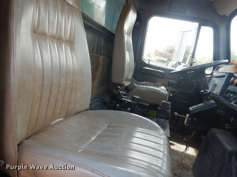 image for item IT9108 1994 International 4900  dump truck