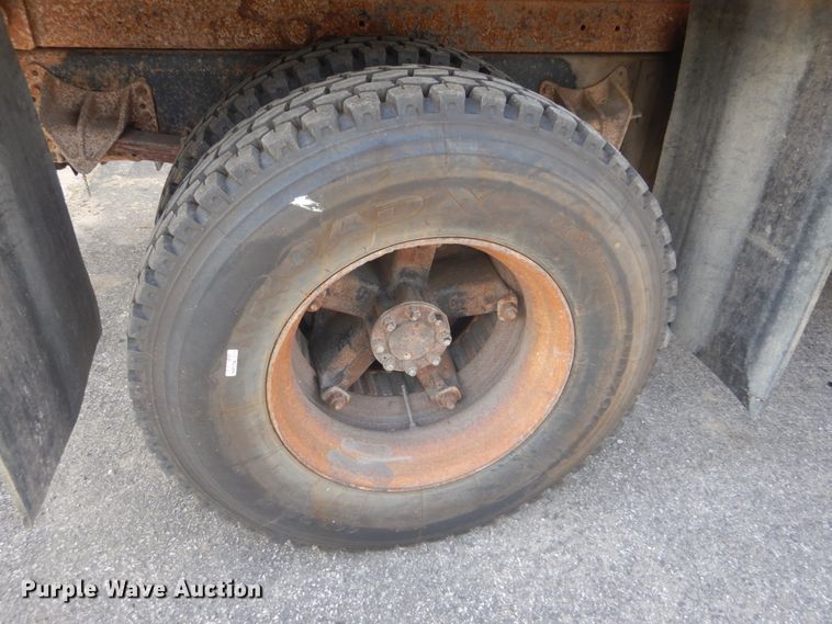 image for item IT9108 1994 International 4900  dump truck