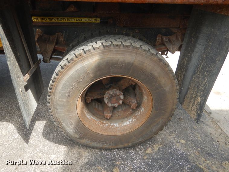 image for item IT9108 1994 International 4900  dump truck