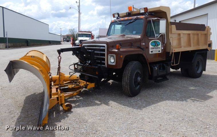 image for item IT9440 1987 International 1954  dump truck