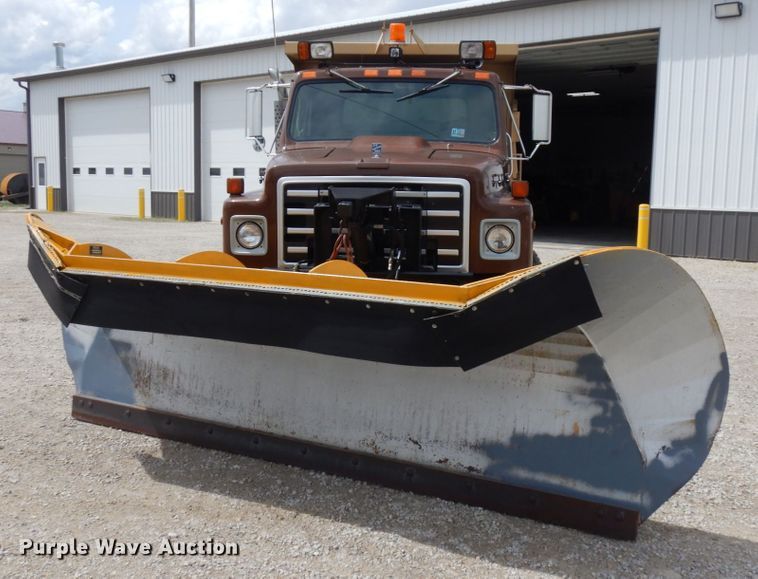 image for item IT9440 1987 International 1954  dump truck
