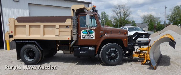 image for item IT9440 1987 International 1954  dump truck
