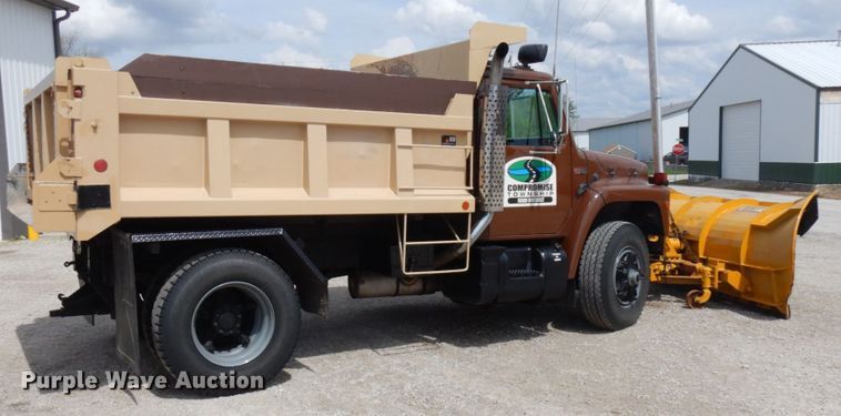 image for item IT9440 1987 International 1954  dump truck
