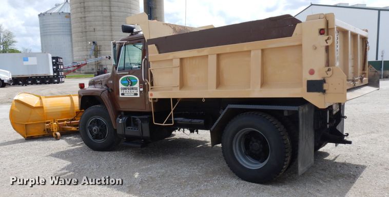 image for item IT9440 1987 International 1954  dump truck