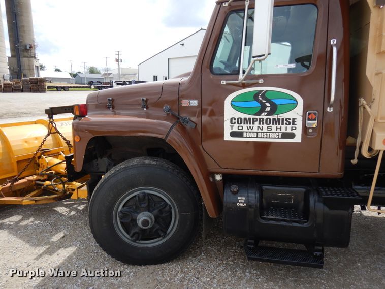 image for item IT9440 1987 International 1954  dump truck