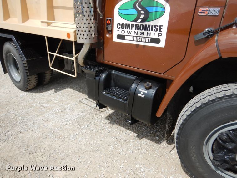 image for item IT9440 1987 International 1954  dump truck