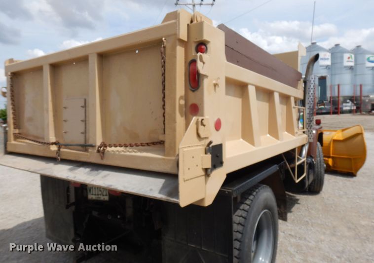 image for item IT9440 1987 International 1954  dump truck