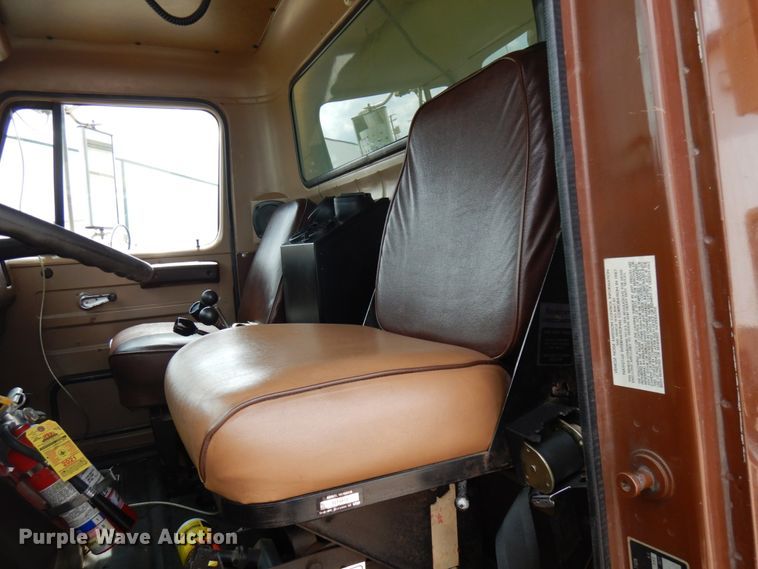 image for item IT9440 1987 International 1954  dump truck