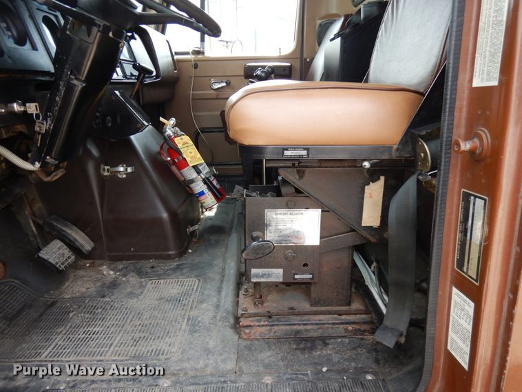 image for item IT9440 1987 International 1954  dump truck