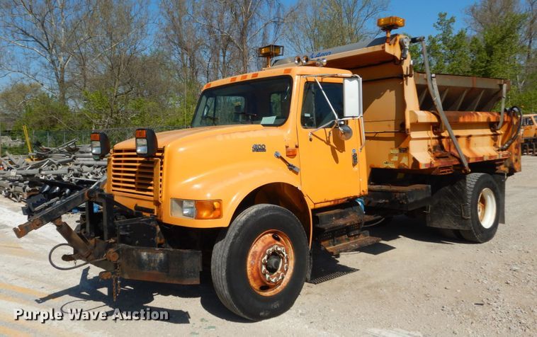 image for item IY9670 2000 International 4900  dump truck