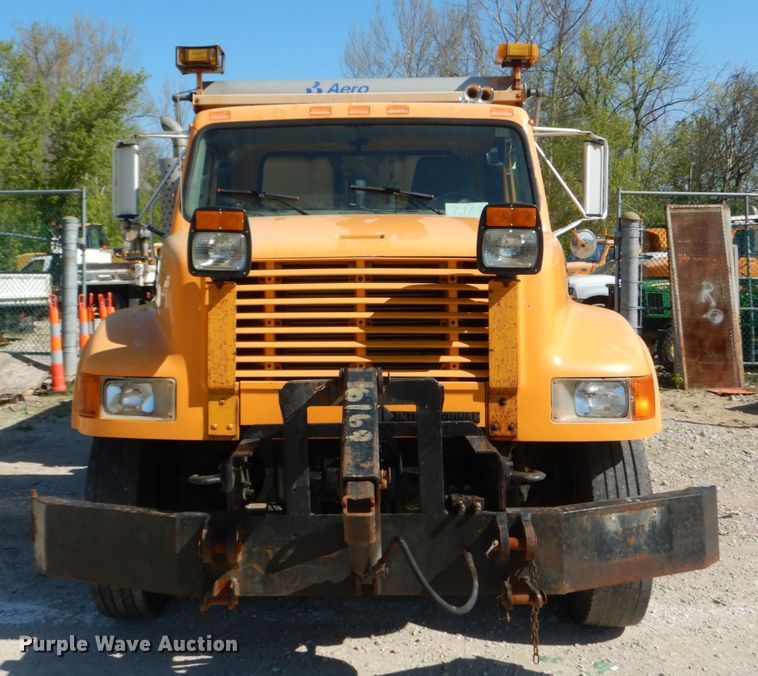 image for item IY9670 2000 International 4900  dump truck