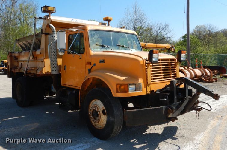 image for item IY9670 2000 International 4900  dump truck