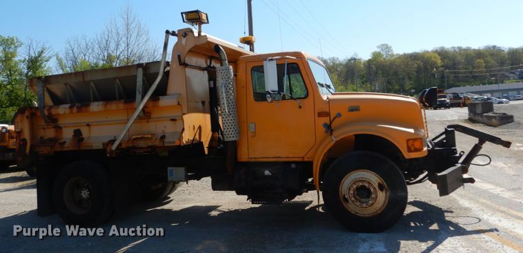 image for item IY9670 2000 International 4900  dump truck