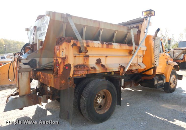 image for item IY9670 2000 International 4900  dump truck