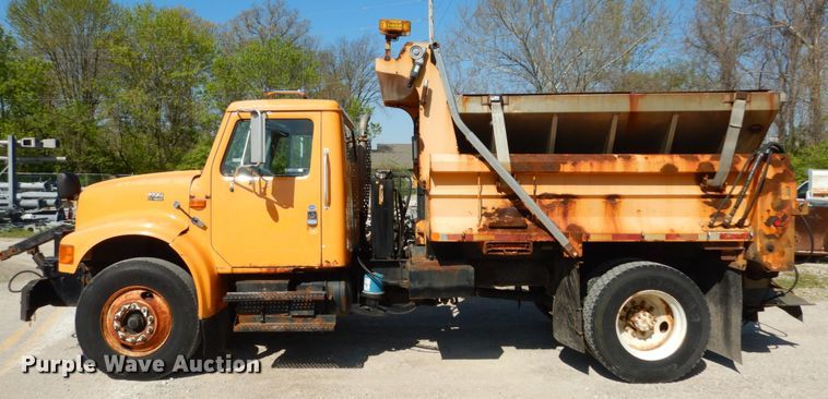 image for item IY9670 2000 International 4900  dump truck