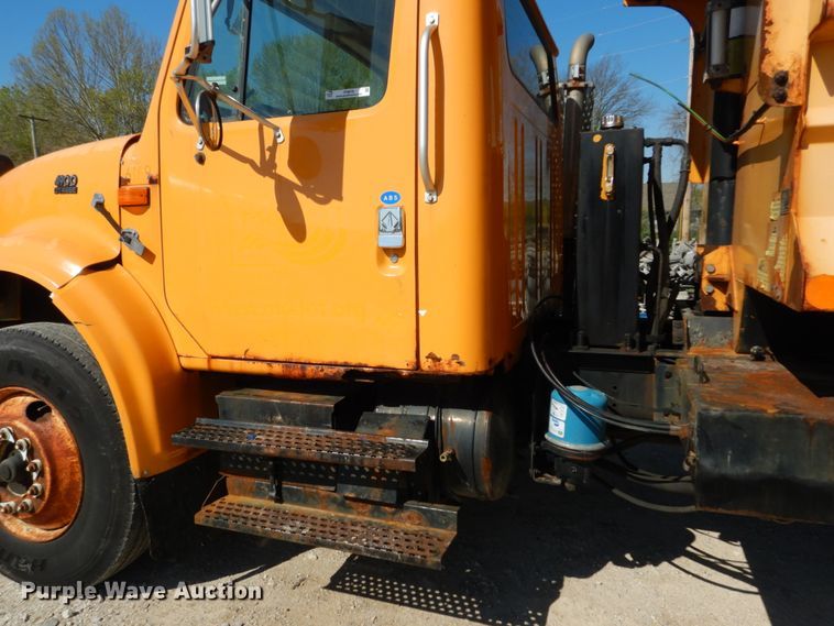 image for item IY9670 2000 International 4900  dump truck