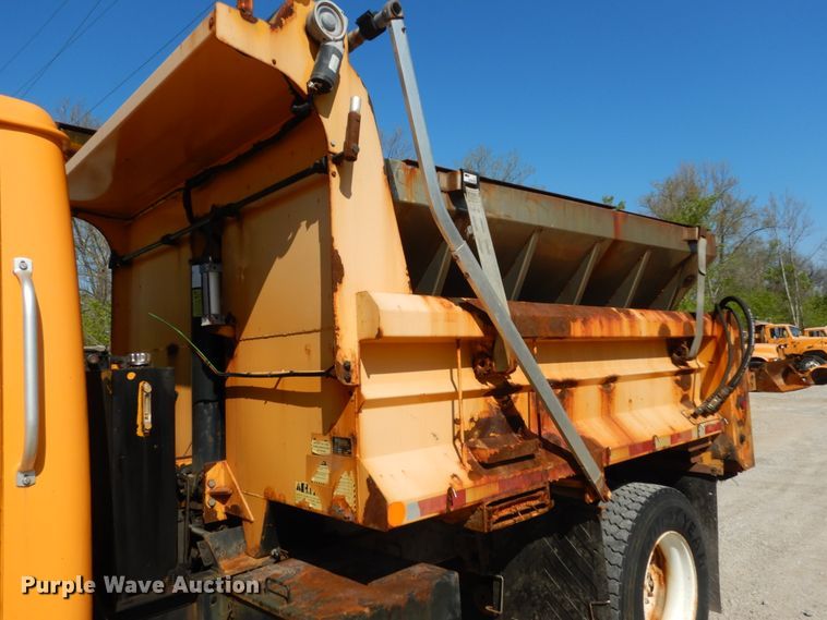 image for item IY9670 2000 International 4900  dump truck