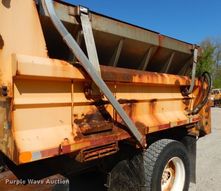 image for item IY9670 2000 International 4900  dump truck